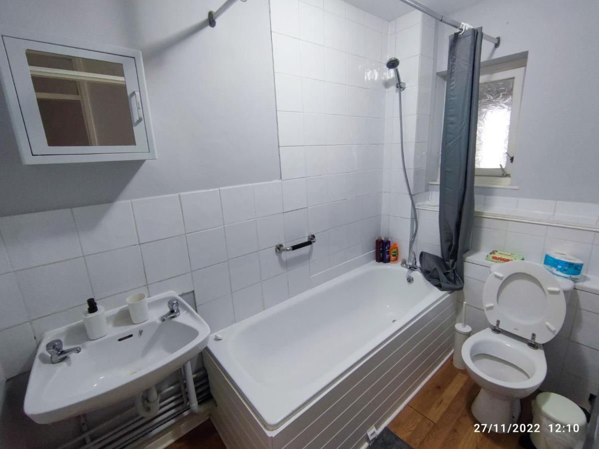 Central And Quiet Flat In London! Close To Station Exterior foto