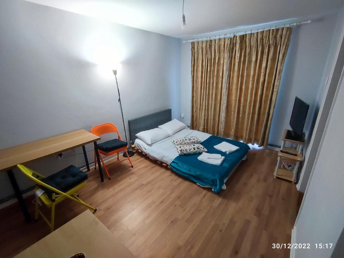 Central And Quiet Flat In London! Close To Station Exterior foto